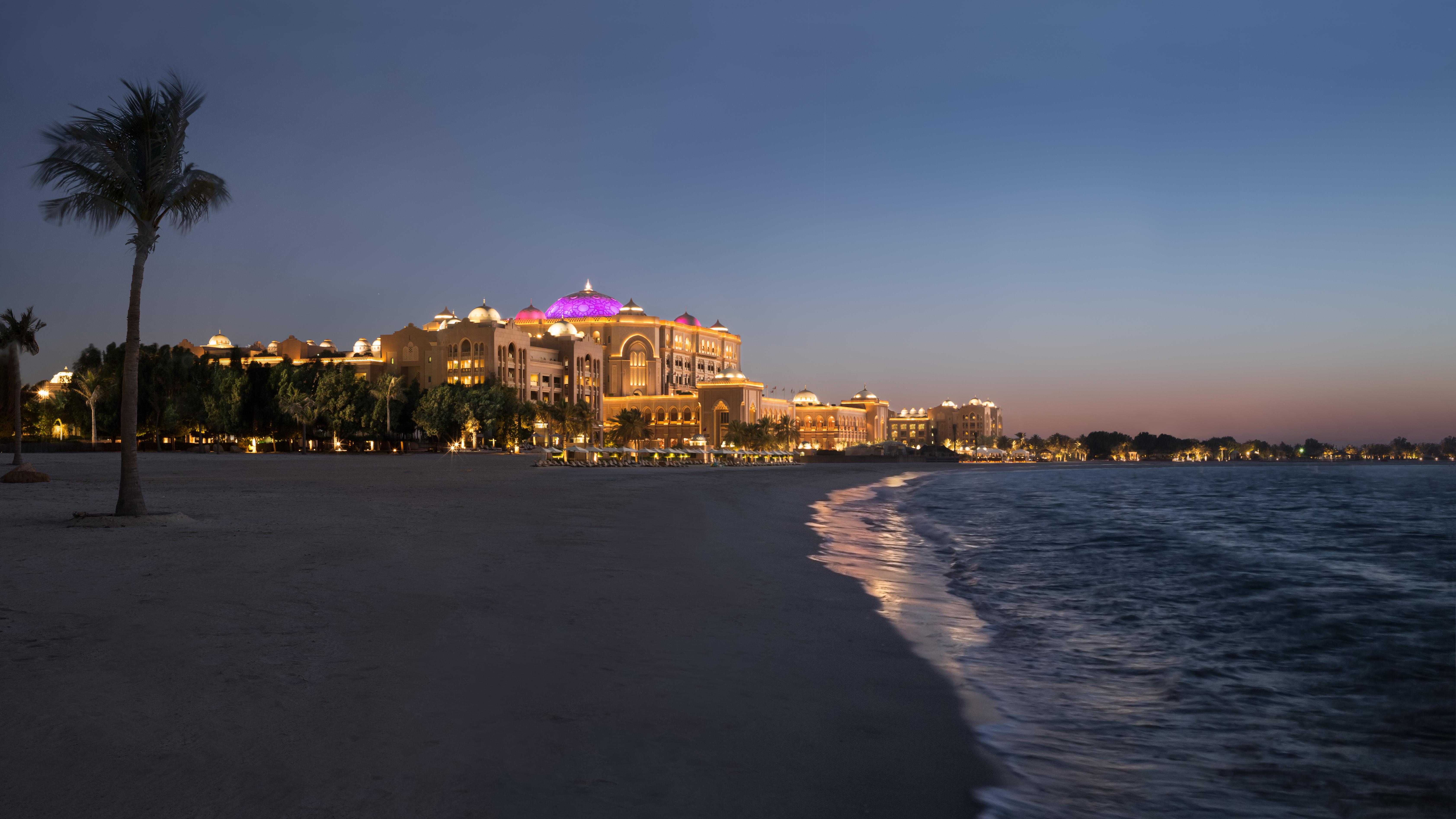 Emirates Palace Mandarin Oriental, Abu Dhabi Exterior foto The Atlantis Hotel at the Royal Towers