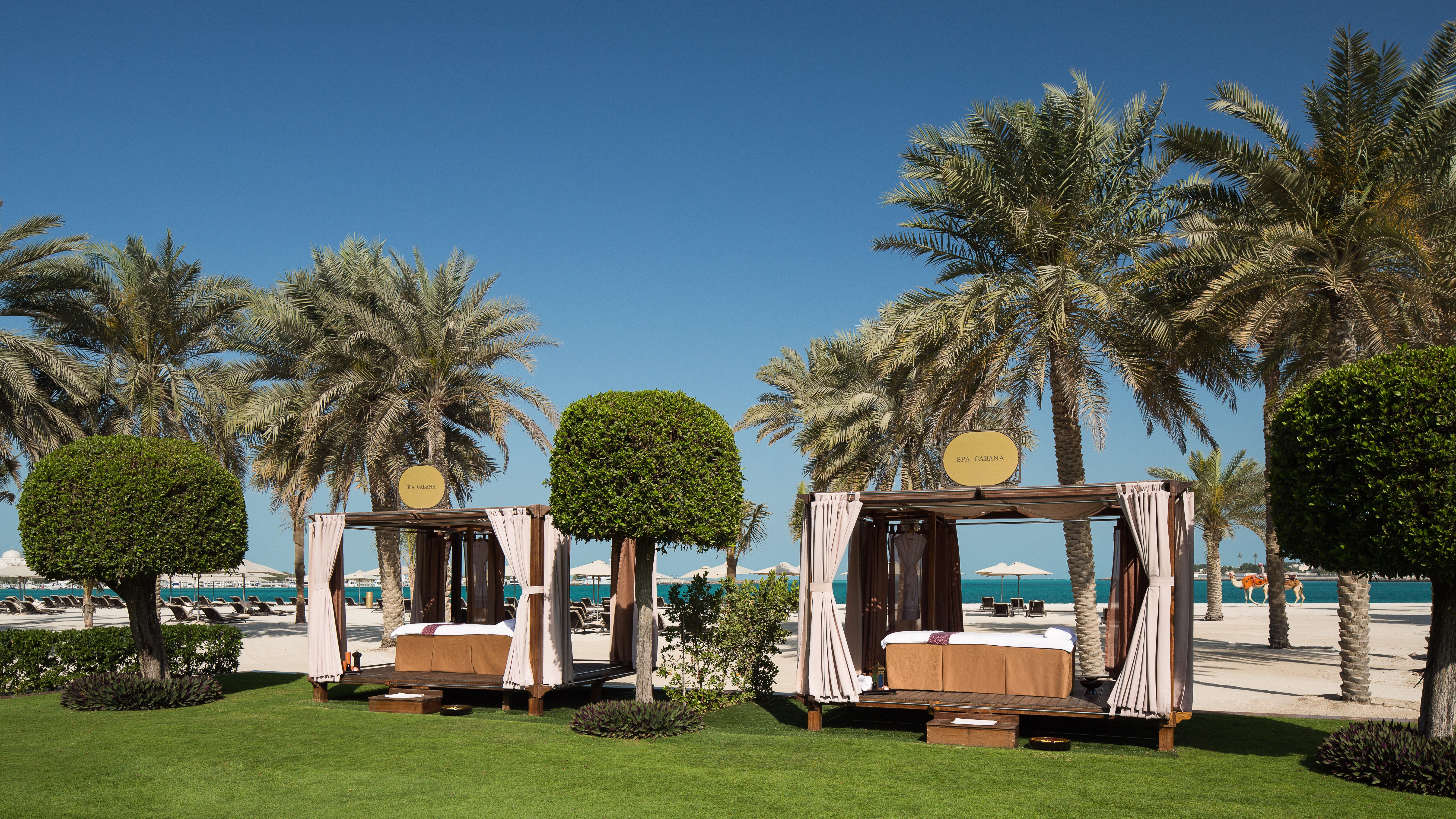 Emirates Palace Mandarin Oriental, Abu Dhabi Exterior foto Cabanas at Jumeirah Beach Hotel