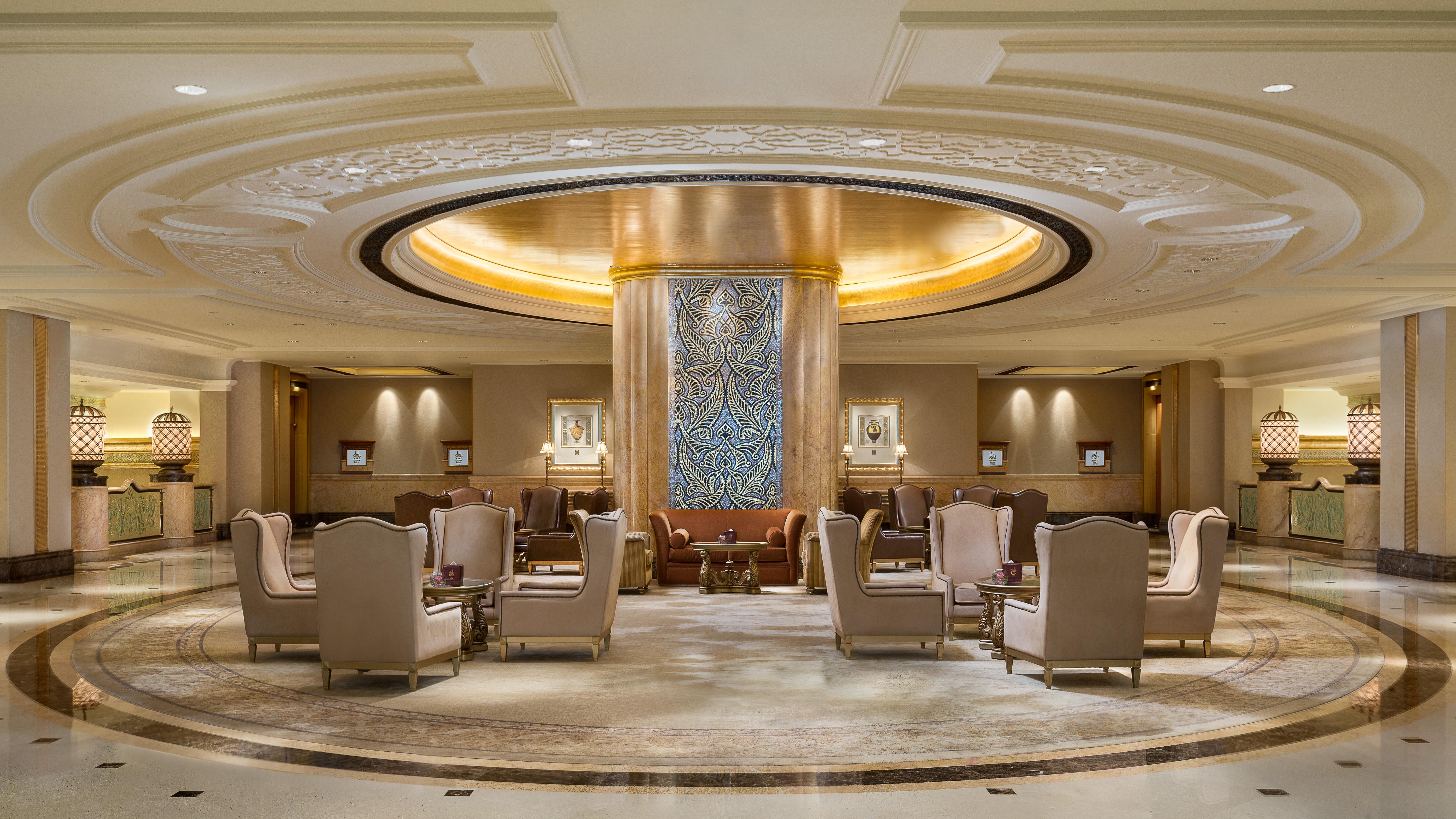 Emirates Palace Mandarin Oriental, Abu Dhabi Exterior foto The lobby of the hotel