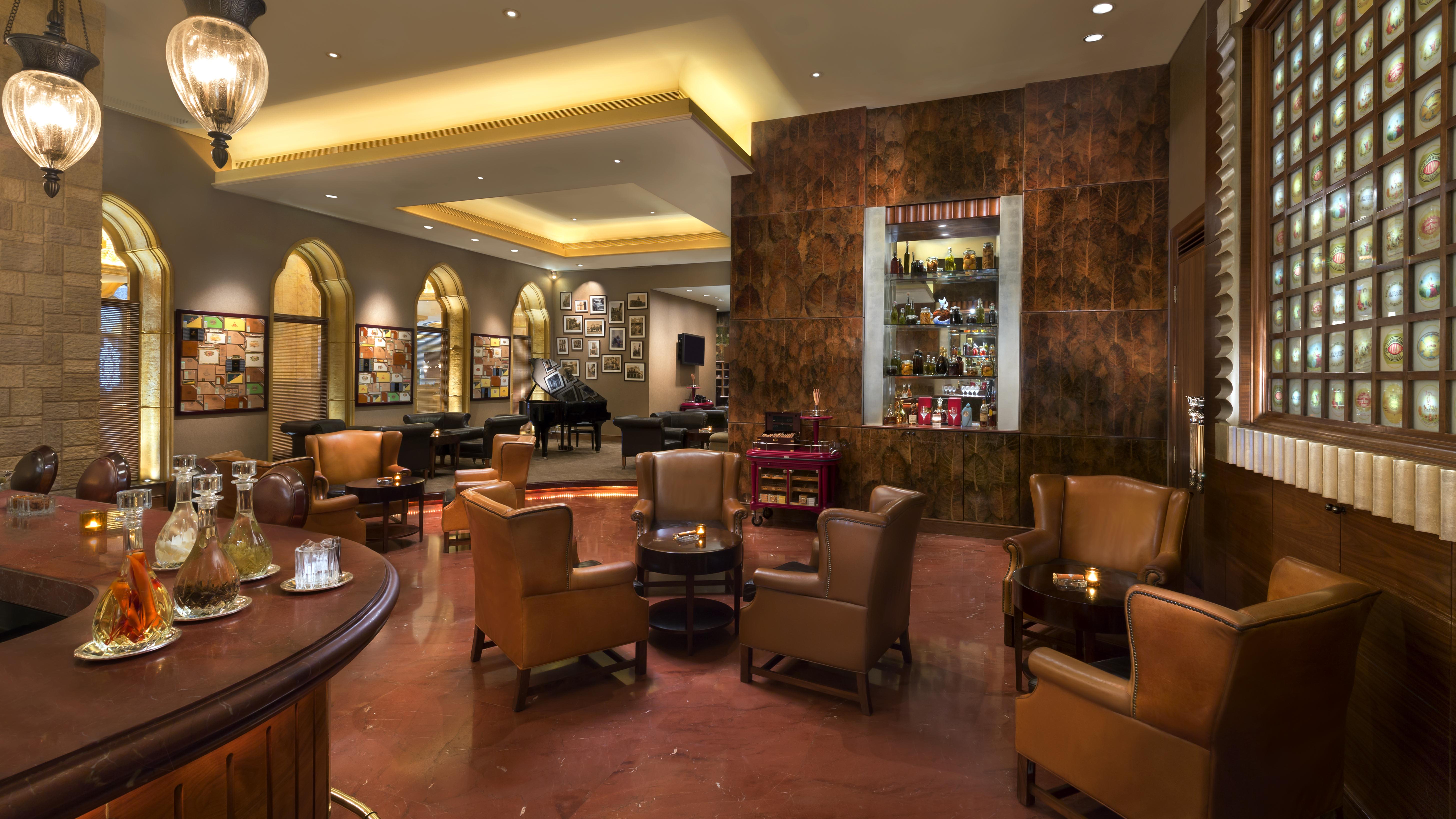 Emirates Palace Mandarin Oriental, Abu Dhabi Exterior foto The Bar
