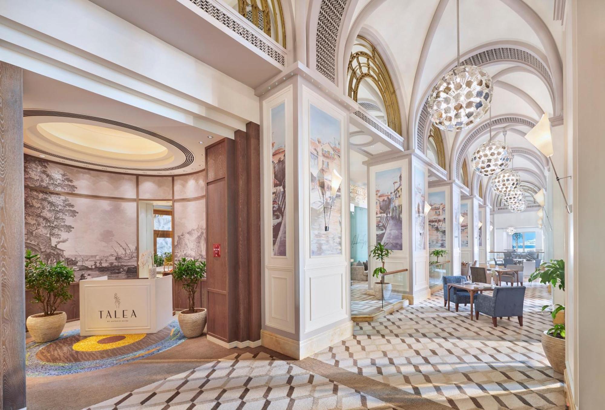Emirates Palace Mandarin Oriental, Abu Dhabi Exterior foto The lobby of the hotel