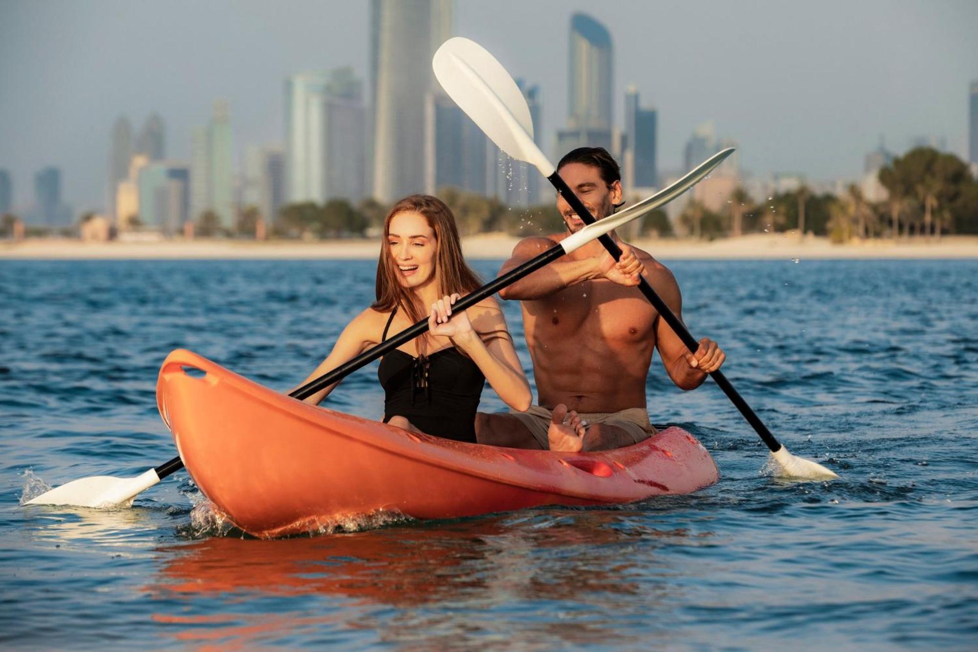 Emirates Palace Mandarin Oriental, Abu Dhabi Exterior foto Kayaking in Dubai