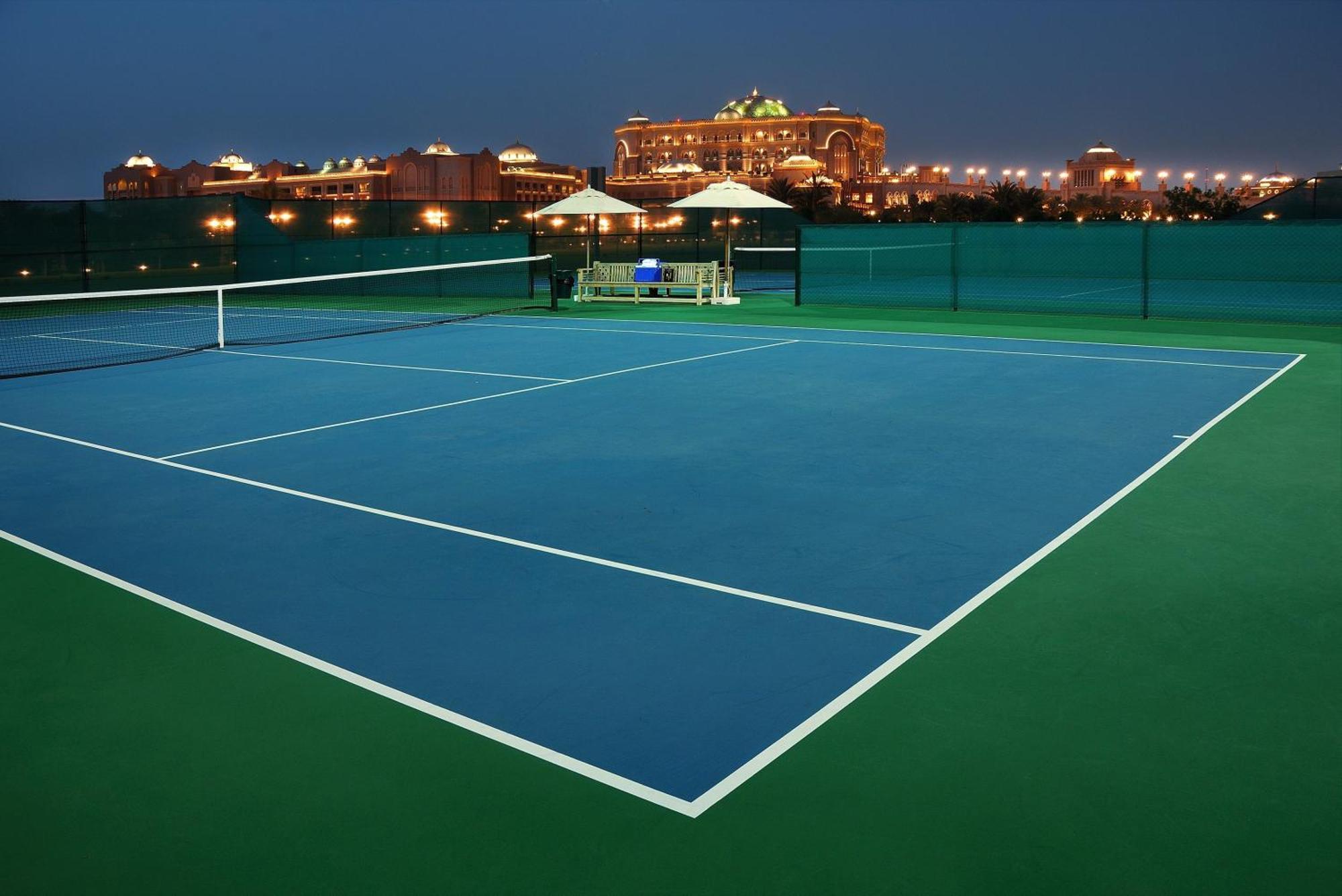 Emirates Palace Mandarin Oriental, Abu Dhabi Exterior foto Tennis court at Jumeirah Atlantis